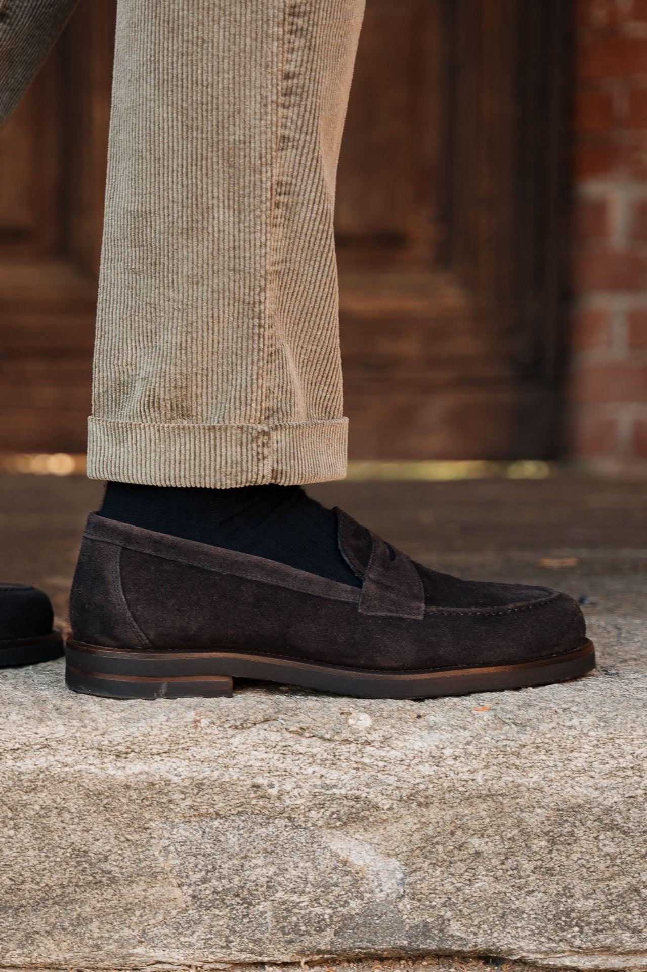 Mocassim Loafer em Camurça Marrom Escuro - Outlier