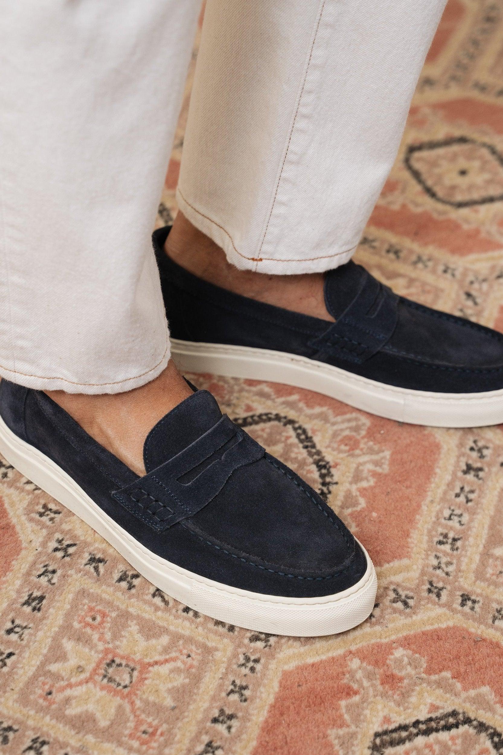 Mocassim Loafer em Camurça Azul Escuro - Outlier