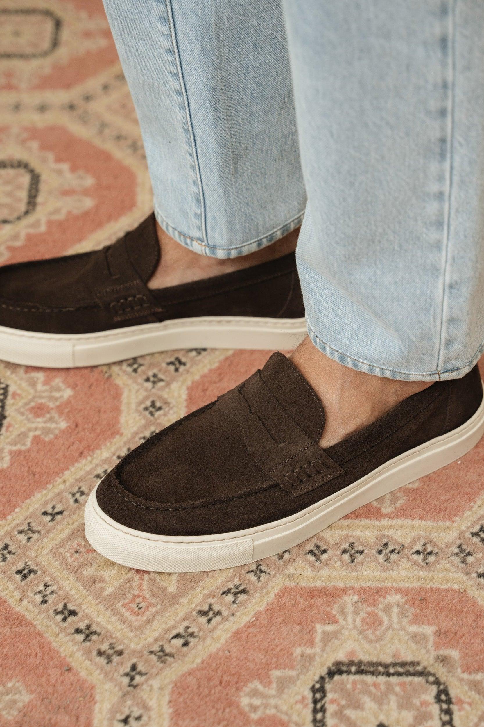 Mocassim Loafer em Camurça Marrom - Outlier