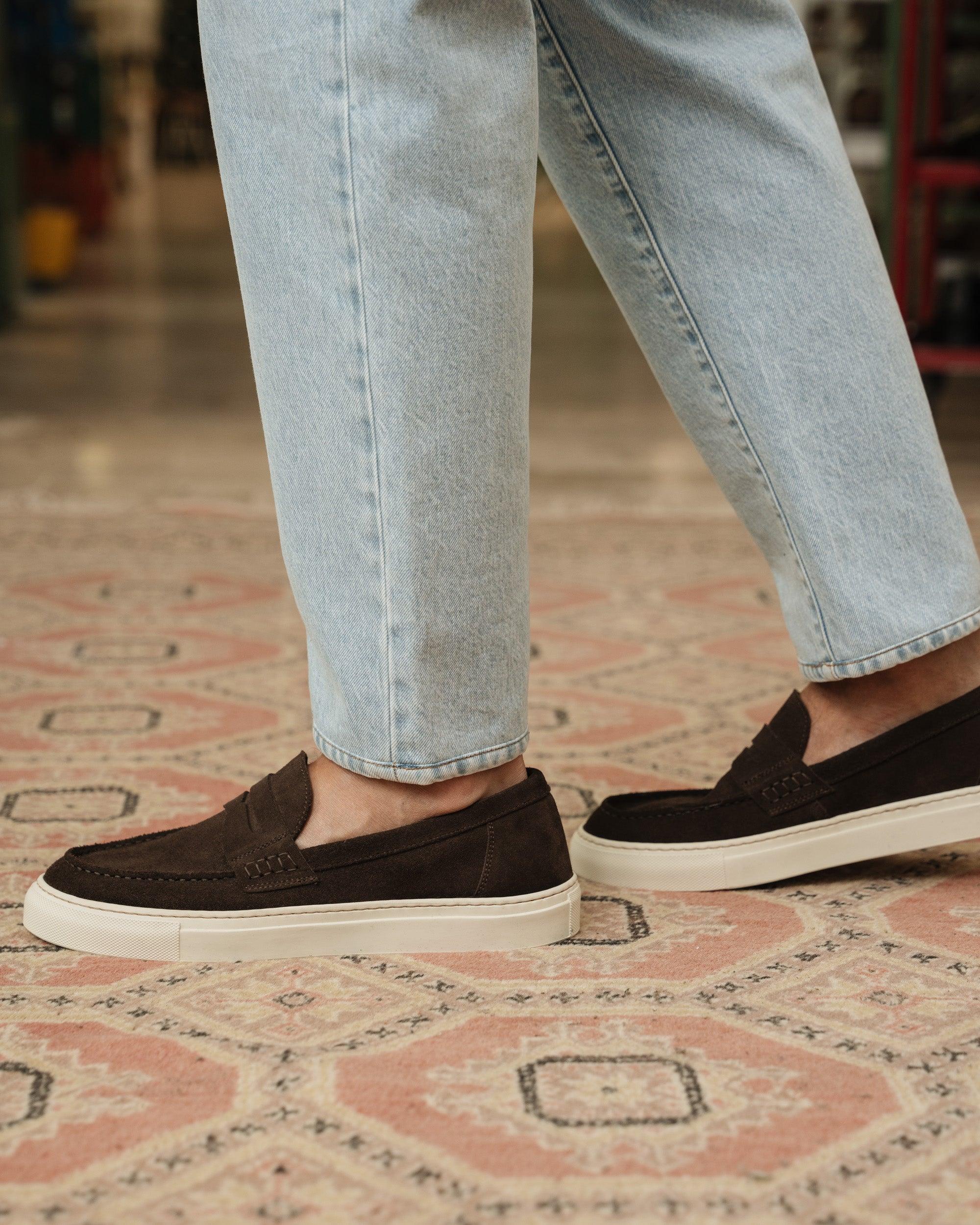 Mocassim Loafer em Camurça Marrom - Outlier